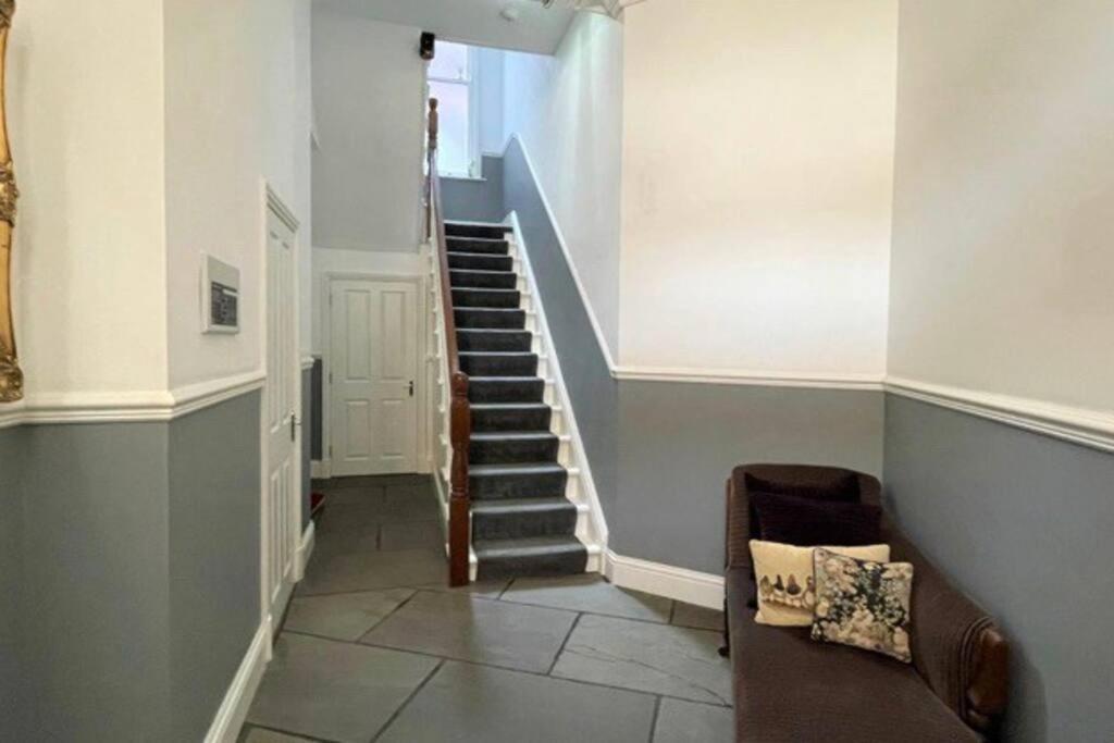 Apartment Town Centre Modern 2 Bed