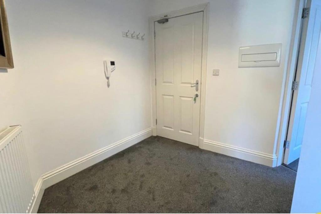 Apartment Town Centre Modern 2 Bed